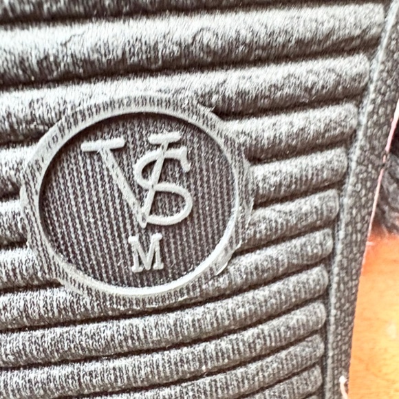 Victoria's Secret Closed-Toe Faux Fur Striped Slippers M - Picture 6 of 6